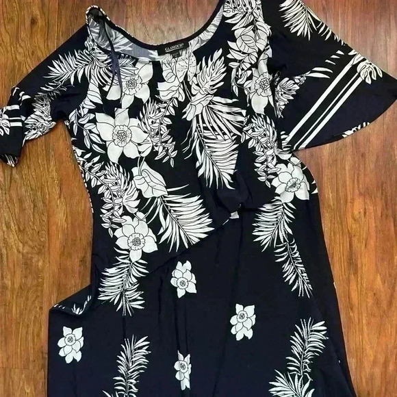 Glamour Navy and White Floral Print Maxi Dress With Bell Sleeves - Picture 8 of 10